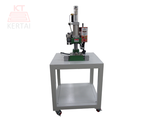 垂直多關節 熱熔膠機整合